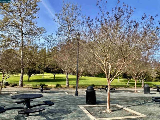 2036 Serra Ln, Hercules CA: https://media.crmls.org/mediaz/1ac21fe1-c5f7-4ac5-83b2-0ccf971d52cb.jpg