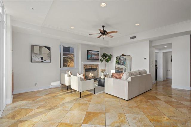 411 Orange Ave, Coronado CA: https://media.crmls.org/mediaz/1ac24231-171e-41d8-b94f-b5deb47cc808.jpg