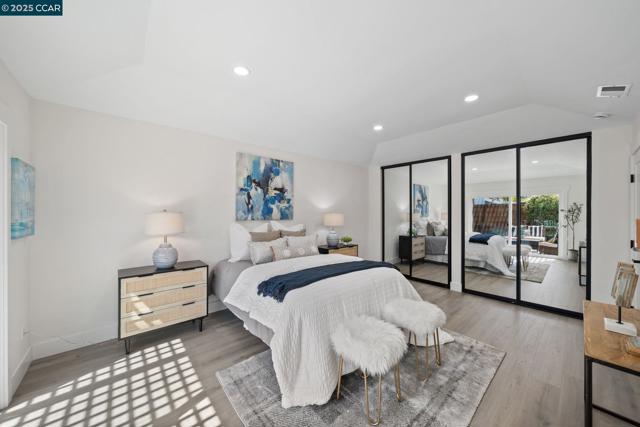 117 Brighton Rd, Alameda CA: https://media.crmls.org/mediaz/1ac266da-66a6-4e3c-a4d7-68fce288c62e.jpg