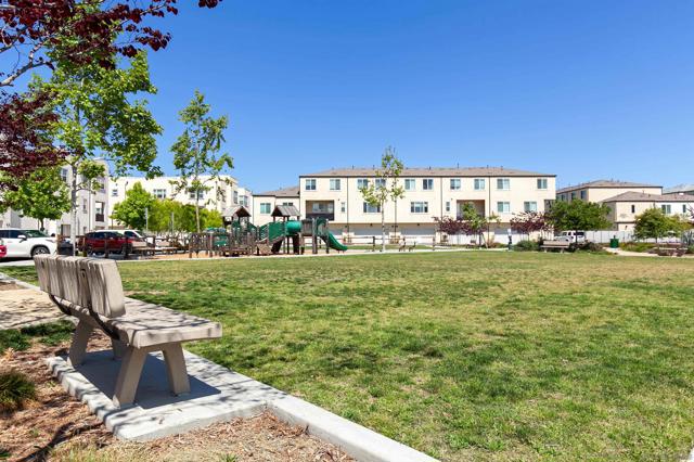 5402 Sand Arch Ln 199, San Diego CA: https://media.crmls.org/mediaz/1ac2cb22-6c15-49b0-bb88-3ba200b87e85.jpg