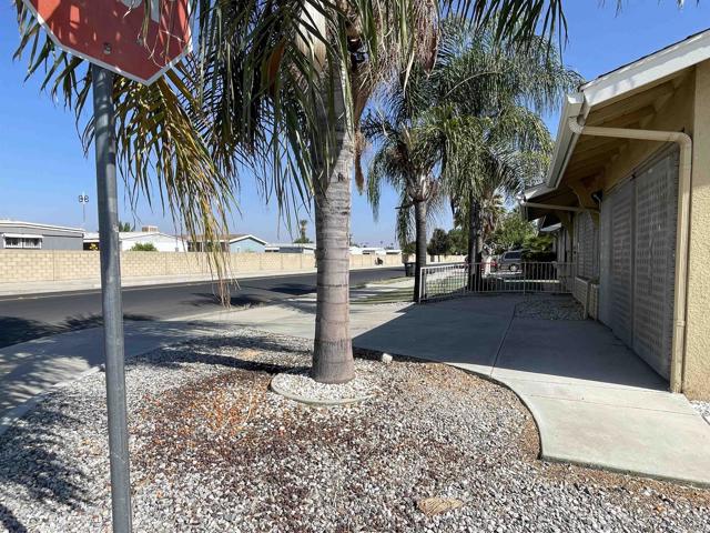 Detail Gallery Image 7 of 36 For 570 S Lyon Ave, Hemet,  CA 92543 - 2 Beds | 2 Baths