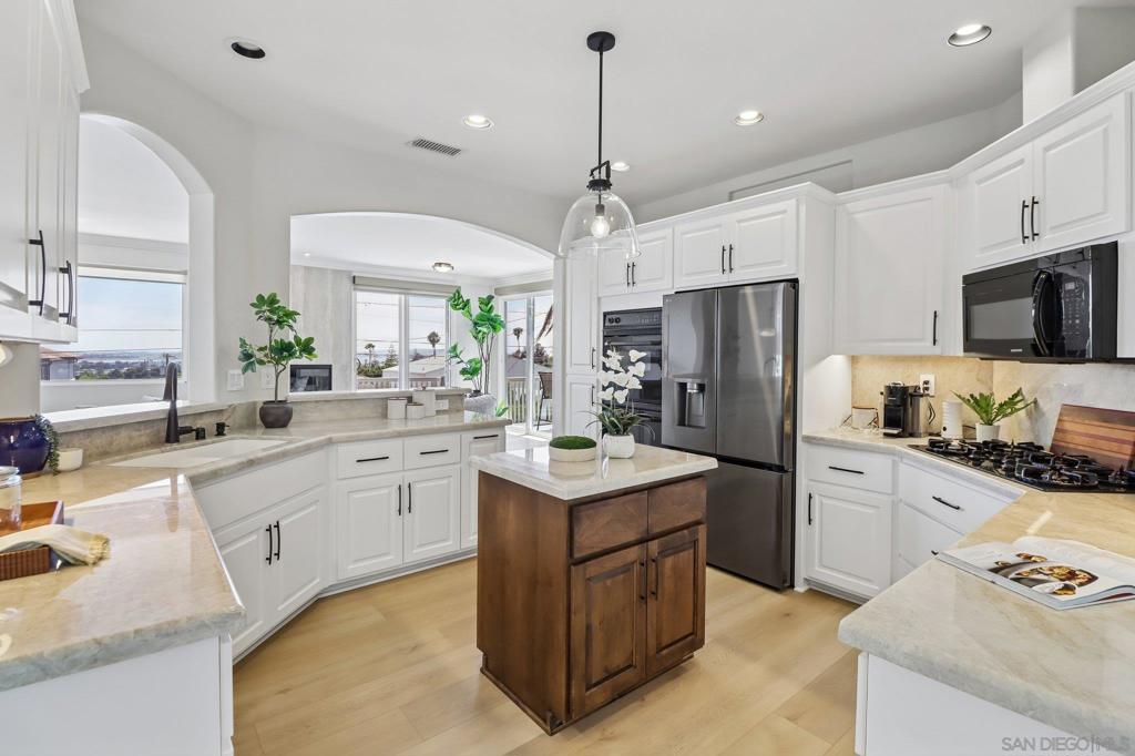 2410 Geranium St - photo 13