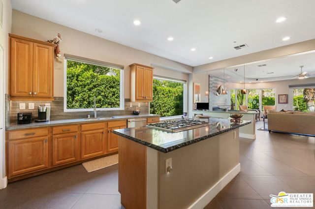 450 E Bogert Trail, Palm Springs CA: https://media.crmls.org/mediaz/1ac3d7f7-e936-4d53-be7e-8812d4467c6d.jpg