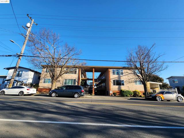 3020 35th Avenue, Oakland CA: https://media.crmls.org/mediaz/1ac3ee52-eecb-41aa-801d-50b7b0dc4058.jpg