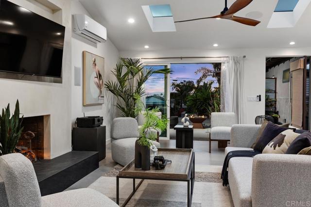 803 Saxony Road, Encinitas CA: https://media.crmls.org/mediaz/1ac492e0-80da-495a-b3a4-e1cd7c467888.jpg