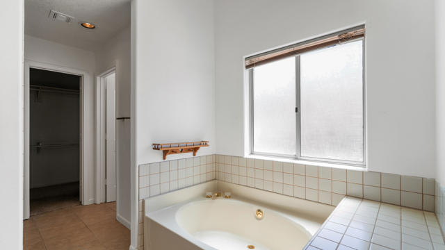 8582 Frontera Avenue, Yucca Valley CA: https://media.crmls.org/mediaz/1ac4ccb9-ce94-455d-88fc-e64887442e2a.jpg