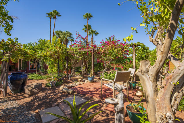 14 Gary Circle, Palm Springs CA: https://media.crmls.org/mediaz/1ac4db77-077f-422e-a1a4-a761d57d557f.jpg