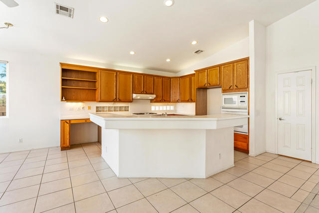 79528 Morning Glory Court, La Quinta CA: https://media.crmls.org/mediaz/1ac50aeb-4076-46a6-a310-f5269f9ef3af.jpg