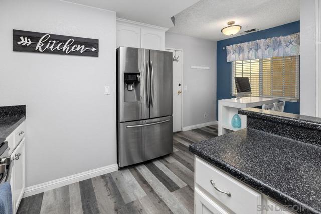10160 Palm Glen Dr, Santee CA: https://media.crmls.org/mediaz/1ac54ebe-6a9c-48f0-98c3-d1957688f43c.jpg