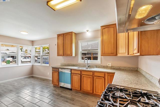 6547 Dairy Ave, Newark CA: https://media.crmls.org/mediaz/1ac5a6bb-149e-4b23-b45d-8066520a4526.jpg