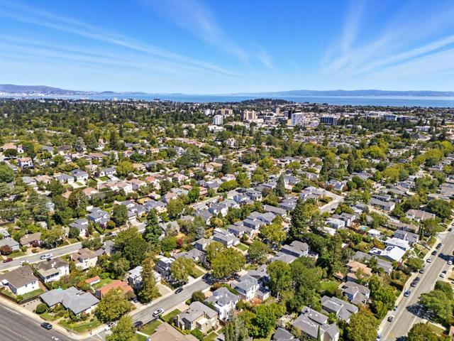 513 Castilian Way, San Mateo CA: https://media.crmls.org/mediaz/1ac5b18e-9f6f-4304-8432-33a16e360194.jpg