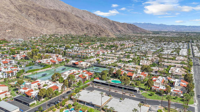 469 E Mariposa Drive, Palm Springs CA: https://media.crmls.org/mediaz/1ac5c34b-c2cb-437e-a35b-10320fe6be9d.jpg