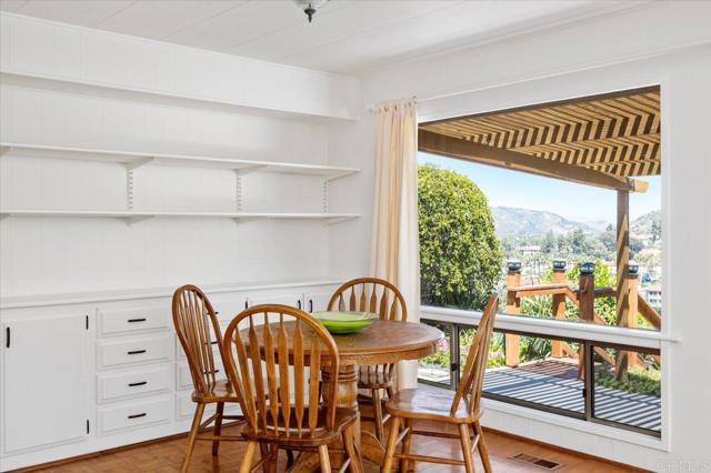 8975 Lawrence Welk Dr, Escondido CA: https://media.crmls.org/mediaz/1ac5f3d4-e790-4c86-9320-f60195383522.jpg