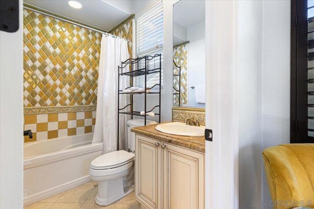 6839 Helenite Pl, Carlsbad CA: https://media.crmls.org/mediaz/1ac6230c-84de-42ef-8079-9fa65ba34b48.jpg