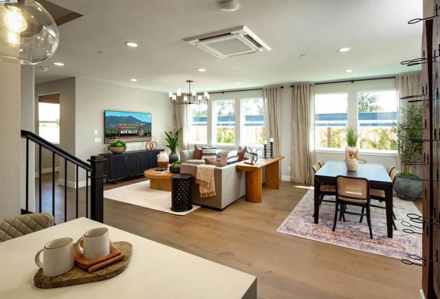 344 Waypoint Drive, Napa CA: https://media.crmls.org/mediaz/1ac6d159-896f-4cf8-bbb7-a8a1d5f8e42e.jpg