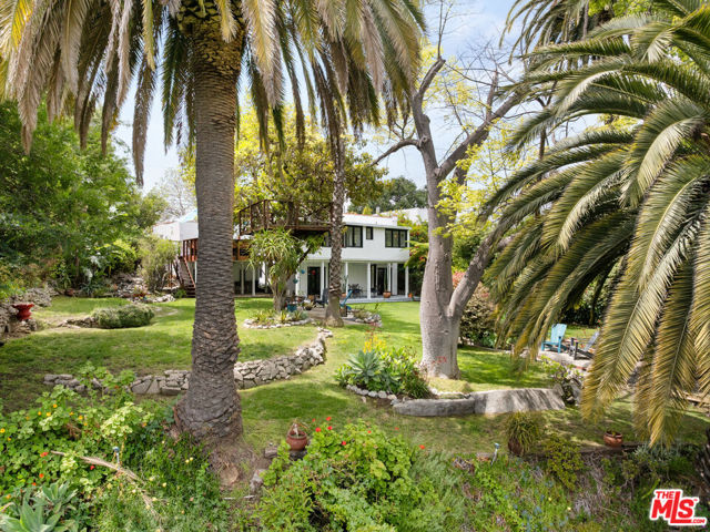 955 W Avenue 37, Los Angeles CA: https://media.crmls.org/mediaz/1ac6f024-2b05-4701-9e58-755f14a5f271.jpg