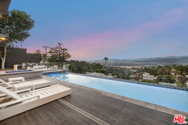 7275 Mulholland Drive, Los Angeles CA: https://media.crmls.org/mediaz/1ac7818a-b630-4938-8186-7a09fc1dcc7b.jpg
