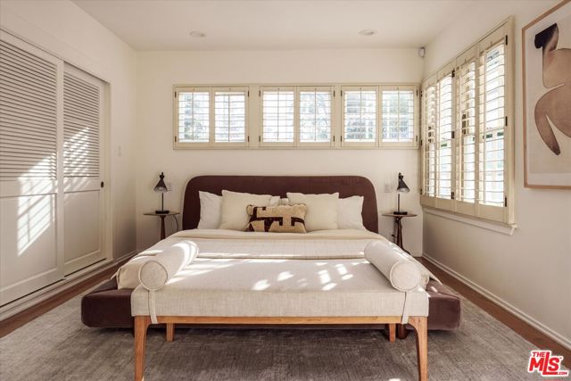 5657 Valley Oak Drive, Los Angeles CA: https://media.crmls.org/mediaz/1ac7ab13-7c8e-4195-947a-6b5d2e17b9a2.jpg