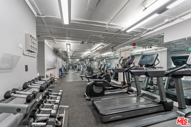 10118 Empyrean Way, Los Angeles CA: https://media.crmls.org/mediaz/1ac7e498-3358-4916-ab7d-88cec1f5bb4d.jpg