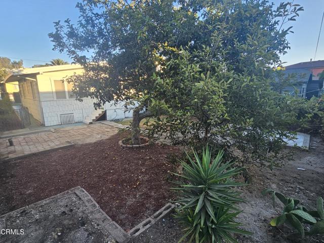 851 N Rampart Boulevard, Los Angeles CA: https://media.crmls.org/mediaz/1ac8da6d-4b96-4b73-a58c-304be999ce6f.jpg