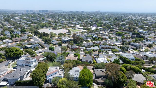 13048 Rose Avenue, Los Angeles CA: https://media.crmls.org/mediaz/1ac9d308-0284-4094-8795-59ff998eb33f.jpg
