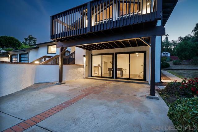 2927 Lawrence Ln, Escondido CA: https://media.crmls.org/mediaz/1aca65f1-67fc-459d-9abe-ffc04149eb30.jpg
