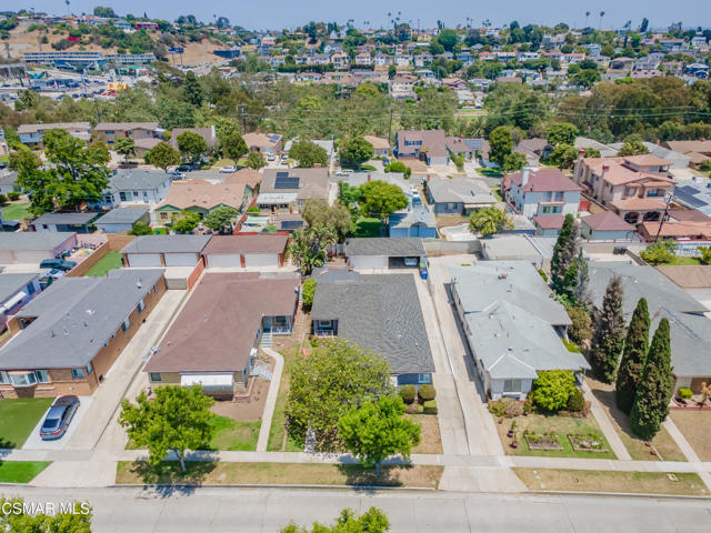 5924 Fairfax Avenue, Los Angeles CA: https://media.crmls.org/mediaz/1acaae1d-857d-4ddd-9ab8-3fbf30cea56b.jpg