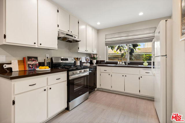 3827 W Avenue 41, Los Angeles CA: https://media.crmls.org/mediaz/1acb4cbe-c1cd-4925-b840-32b740e985c3.jpg