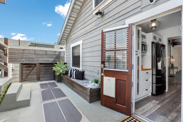Detail Gallery Image 4 of 29 For 107 Clubhouse Ave, Venice,  CA 90291 - 2 Beds | 1 Baths
