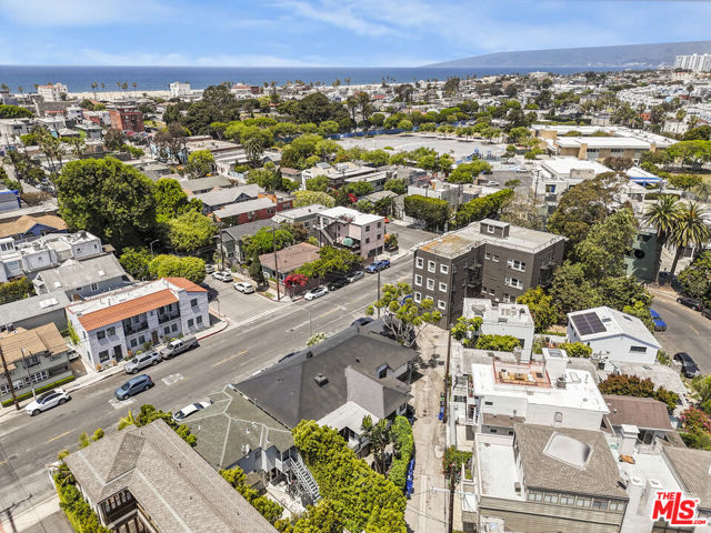 1300 Riviera Avenue, Venice CA: https://media.crmls.org/mediaz/1acb9fad-aa2c-49e0-9862-567d5141db94.jpg