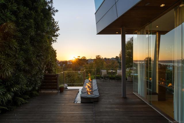 2730 Brant St, San Diego CA: https://media.crmls.org/mediaz/1acba9ea-0721-482b-894b-a9e2b99c9a04.jpg