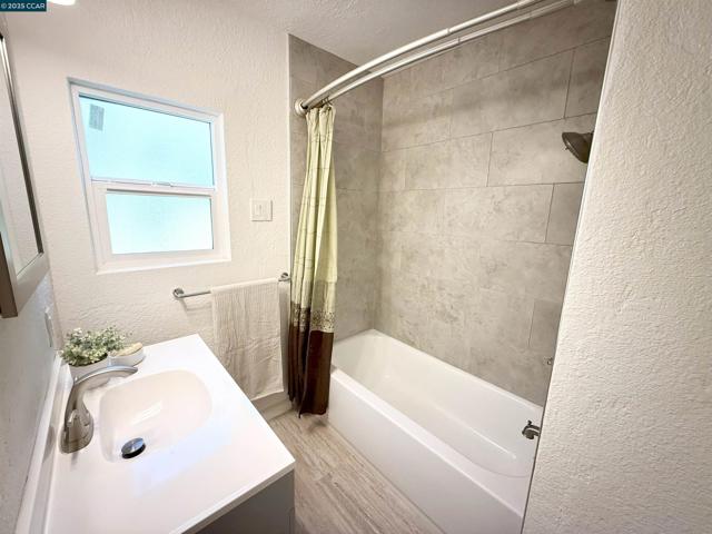 2311 Crescent Dr, Concord CA: https://media.crmls.org/mediaz/1acc1dd1-5cda-457e-8b42-a3e6980b51af.jpg