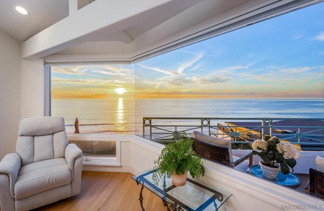 538 4th St, Encinitas CA: https://media.crmls.org/mediaz/1acc3d28-fe31-471f-8fc1-cf8c33d6c225.jpg