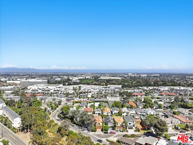 3200 Elm Avenue, Manhattan Beach CA: https://media.crmls.org/mediaz/1acc87d5-3783-414b-83f4-43b49b27082d.jpg