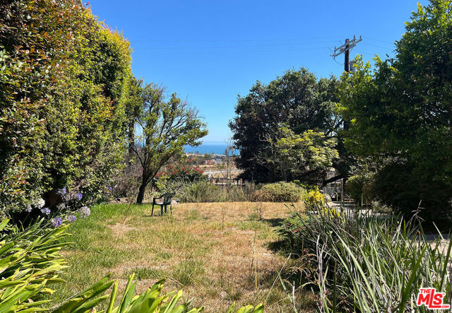 16541 Akron Street, Pacific Palisades CA: https://media.crmls.org/mediaz/1acd27fb-fe7e-4416-8938-5a90bdbd1f04.jpg