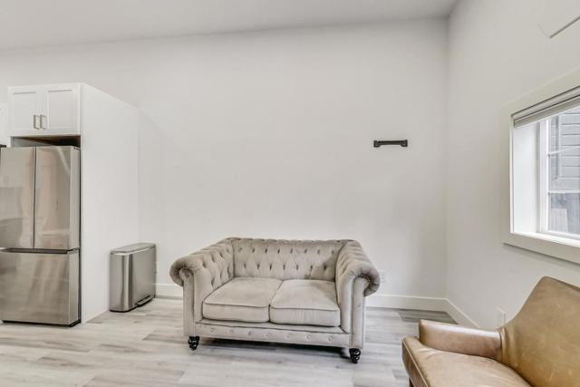 811 Oak Street, San Francisco CA: https://media.crmls.org/mediaz/1aced1fd-e0aa-4a6b-b318-c1abbc1e4642.jpg