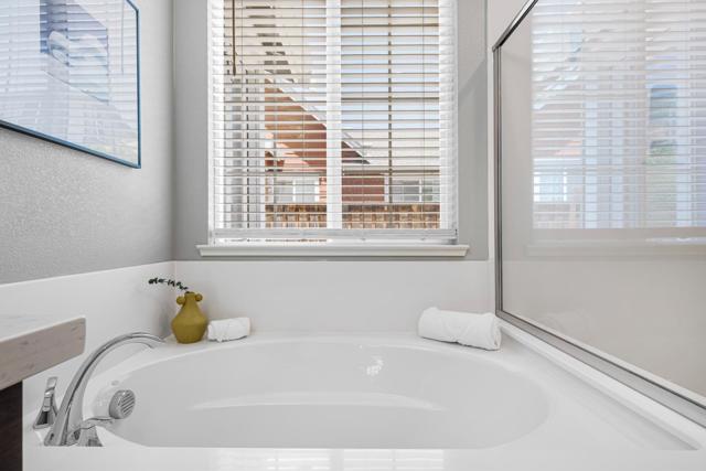 34104 Spur Way, Fremont CA: https://media.crmls.org/mediaz/1acee3a6-4713-4940-b6a8-fee11506caa8.jpg