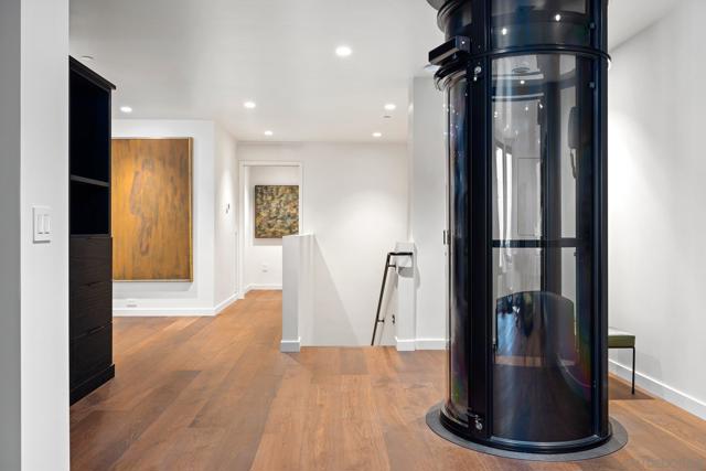 2500 6th Ave, San Diego CA: https://media.crmls.org/mediaz/1aceecc3-56d8-4e4b-8a65-5a1294b43533.jpg