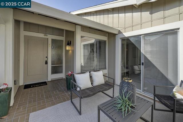 975 Terra California Dr, Walnut Creek CA: https://media.crmls.org/mediaz/1acf198b-b6b3-4a52-9a7e-e14e0a9b3f90.jpg