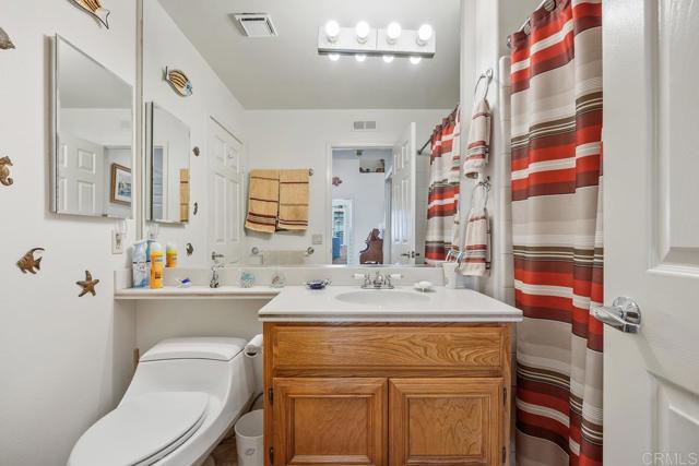 5015 Alicante Way, Oceanside CA: https://media.crmls.org/mediaz/1acfeca2-2737-4f10-b127-cb0324d0043f.jpg