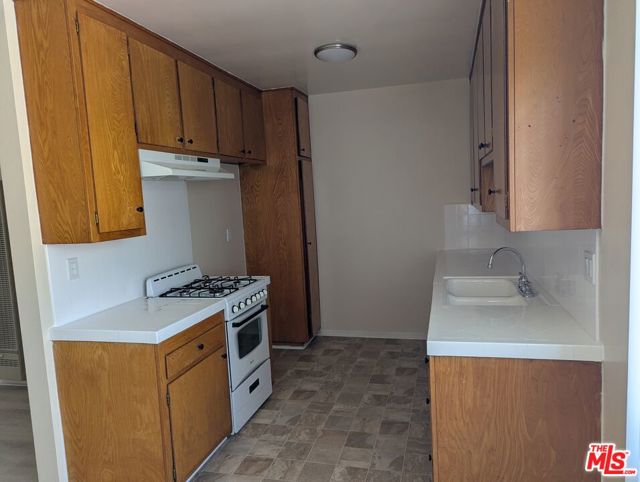 1365 Orange Grove Avenue, Glendale CA: https://media.crmls.org/mediaz/1ad01503-a0b9-4c40-8c88-4dea6f60c096.jpg