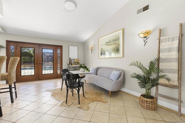 1510 Orangeview Dr, Encinitas CA: https://media.crmls.org/mediaz/1ad0c21f-365f-4995-aba3-0730dd563223.jpg