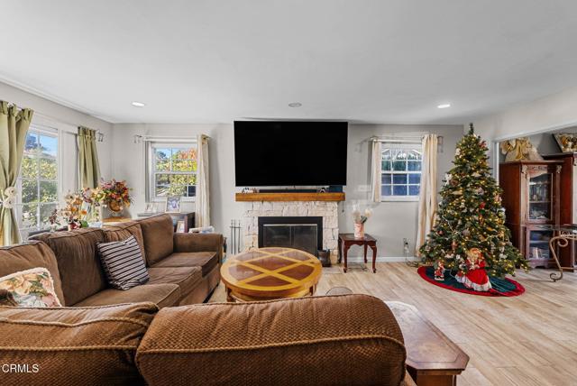 Detail Gallery Image 8 of 44 For 16833 Nearview, Canyon Country,  CA 91387 - 5 Beds | 3 Baths