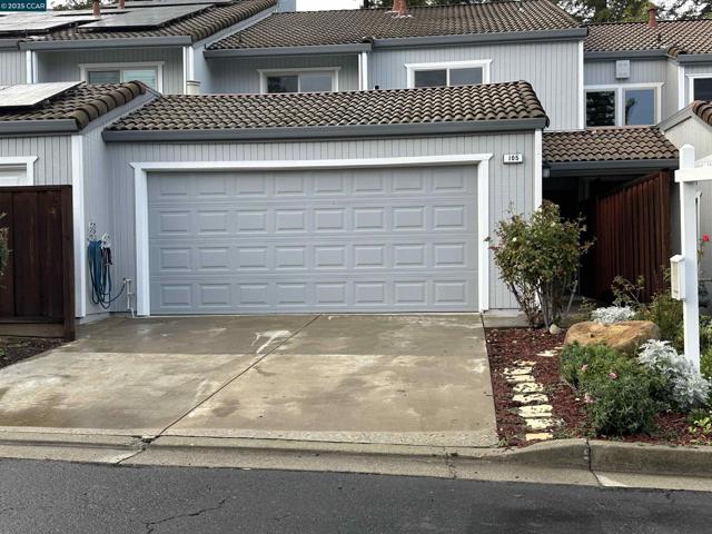 105 Via Cabrera Ln, Martinez CA: https://media.crmls.org/mediaz/1ad1dbae-f9fb-4ce7-aae2-423c3b9a7105.jpg