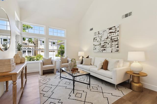 1687 Silverwood Ct, Danville CA: https://media.crmls.org/mediaz/1ad216e5-a77e-4f2d-8650-508915dc3b4f.jpg