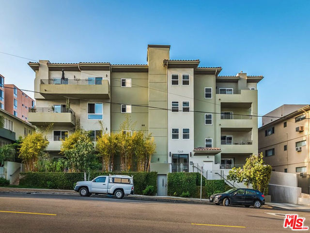 7249 Franklin Avenue, Los Angeles CA: https://media.crmls.org/mediaz/1ad2fdb2-dd77-441e-90ad-dd6876bde212.jpg