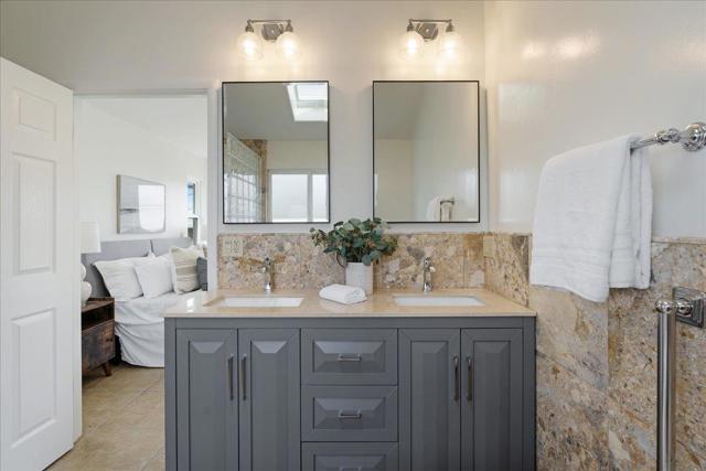 22011 E Cliff Drive, Santa Cruz CA: https://media.crmls.org/mediaz/1ad38d48-f167-48e6-9a6c-c23fe7b12e1d.jpg