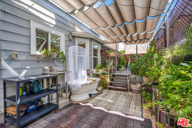 461 N St Andrews Place, Los Angeles CA: https://media.crmls.org/mediaz/1ad39683-1635-41e8-a698-d01cc29fb2de.jpg