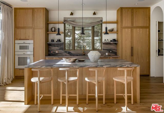 4209 Vantage Avenue, Studio City CA: https://media.crmls.org/mediaz/1ad39689-a998-426f-a888-629662992551.jpg