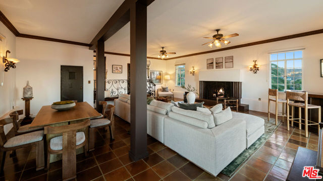 2200 Maravilla Drive, Los Angeles CA: https://media.crmls.org/mediaz/1ad4279f-bf52-4699-b1f4-261308b17952.jpg